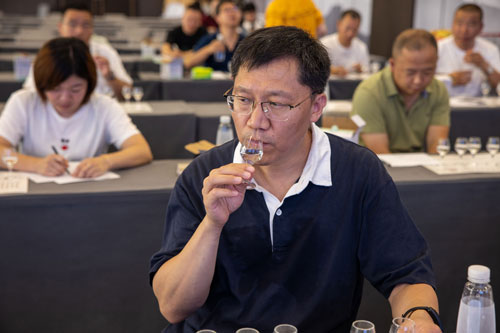 怎樣品白酒才好喝？品酒的正確姿勢(shì)！