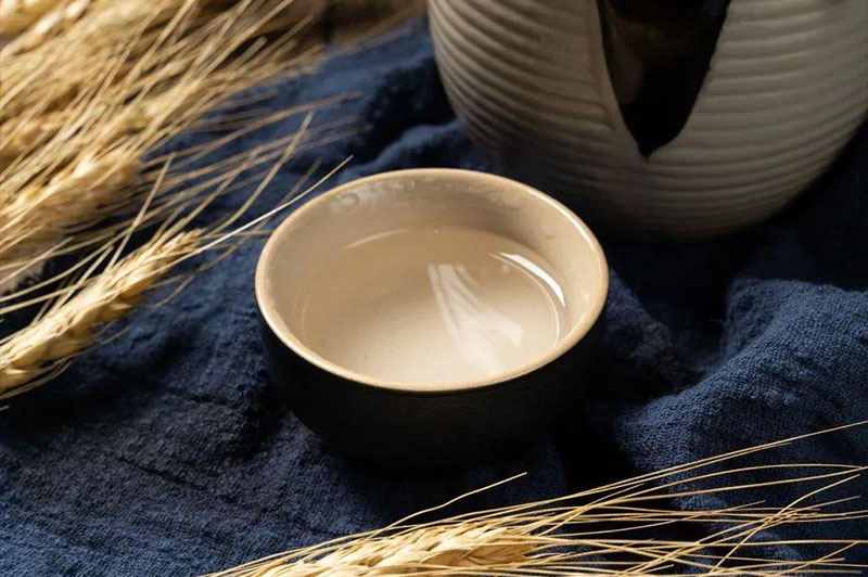 網上99元一箱6瓶醬香白酒是真的嗎？